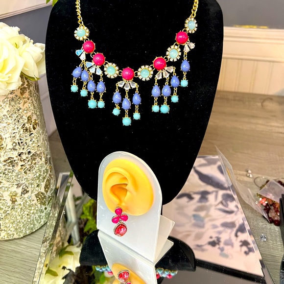 NWT statement necklace and clip earrings!!! Sooo bright and beautiful!! - Picture 1 of 9